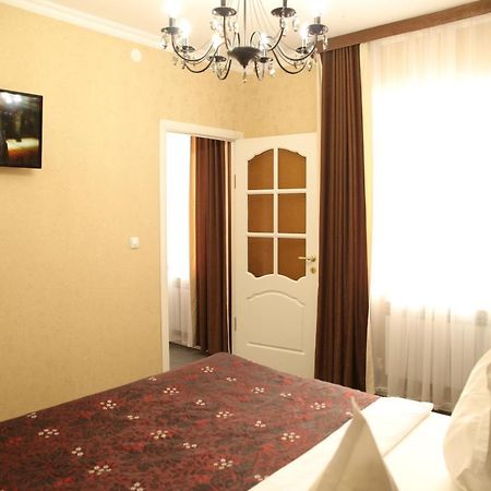 Sweet Home Hotel Atyrau Exterior photo